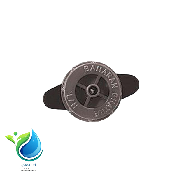 این نوع قطره چکان ها در سطوح شیبدار و غیر همسطح قابل استفاده می باشد.
با توجه به یکنواختی توزیع آب بهترین و مناسب ترین قطره چکان برای سیستم آبیاری تحت فشار می باشند.
قابلیت خودشویندگی نیز ویژگی دیگر این قطره چکان ها می باشد. (ذرات ریزی که از فیلتر عبور میکند توسط سیلیکونی که داخل قطره چکان قرار دارد به بیرون هدایت میشوند)
به علت تنظیم فشار بودن در فشارهای متفاوت از 1 الی 3 اتمسفر دارای آبدهی کاملا یکسان می باشند. (مثلا دریپر 4 لیتر در ساعت در این رنج فشاری آبدهی 4 لیتر در ساعت را دارد)
جهت نصب قطره چکان از پانچر استفاده میشود.
این نوع دریپر روی لوله 16 و 20 لودن(نرم) قابل نصب می باشد.
نحوه استفاده
در آبیاری قطره ای باغات بسته به سن درخت نیاز آبی درختان افزایش پیدا می کند. درصورتیکه سن درخت شما یکسال باشد می توانید از 2 عدد قطره چکان 4 لیتر در ساعت برای آبیاری نهال خود استفاده کنید با افزایش سن درخت نیاز آبی بالاتر رفته و شما باید تعداد قطره چکان ها را در سال چهارم 6 عدد و در سنین 6 سال به بالا 8 عدد قطره چکان 4 لیتر در ساعت استفاده نماید. درضمن نحوه چیدمان این تعداد دریپر به شرح زیر است:
اگر فواصل درختان روی ردیف 3متر باشد؛ باید دو لوله 16 در طرفین درخت و با فاصله 70 سانتی متر از آن قرار دهید و در فاصله 3 متری بین درختان 4 عدد دریپر با فاصله 75 سانت در یک طرف و 4 عدد دریپر دیگر بر روی لوله سمت دیگر نصب نماید.
زمان آبیاری بسته به نوع درخت و سن درخت متفاوت است.
حتما با کارشناسان ما در این بخش تماس حاصل فرمایید: 09153170987
توجه : میتوان جهت اتصالات مربوطه و لوله های آبیاری از قسمت اتصالات آبیاری قطره ای و لوازم آبیاری – لوله های آبیاری استفاده کنید.
مهم ترین هدف از اجرای سیستم های آبیاری بارانی و قطره ای تحت فشار در مزارع و باغات چیست؟
مهمترین و اصلی ترین هدف توزیع یکنواخت در تمامی سطح مزرعه یا باغ شما می باشد. برای رسیدن به این هدف در باغات استفاده از قطره چکان تنظیم فشار خودشوینده و در مزارع کشاورزی استفاده از نوارتیپ های پلاکدار یا درزبغل(بغل دوخت) می باشد. درصورتیکه قطره چکان یا نوارآبیاری خوب باشد و عملیات تزریق کود را هم بدرستی انجام دهید؛ توزیع یکنواخت عناصرغذایی هم توسط سیستم آبیاری تحت فشار در کاهش هزینه ها به شما کمک شایانی می کند.
پس در کشاورزی همیشه باید بهترین را خرید تا به بالاترین و بهترین محصول دست یافت. قطره چکان روی خط p.c خودشوینده4لیتر،با توجه به یکنواختی توزیع آب بهترین و مناسب ترین قطره چکان برای سیستم آبیاری تحت فشار می باشند._آبکود